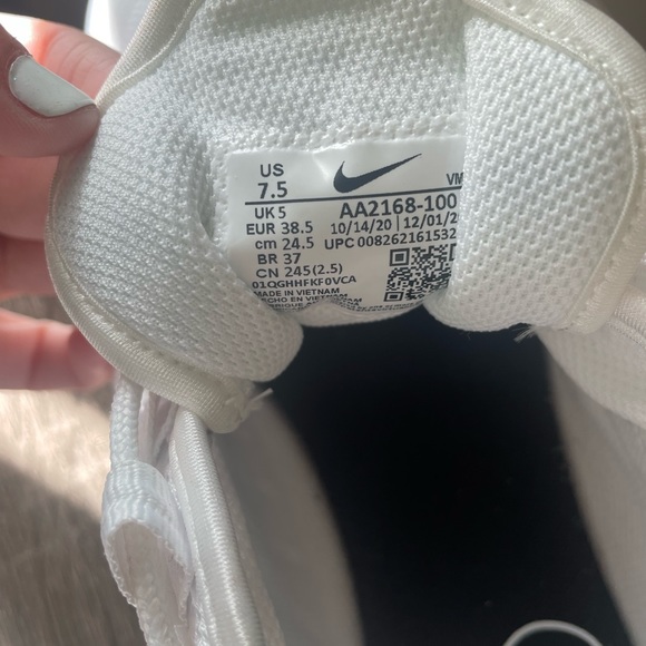 Air Max shoes - Picture 3 of 5